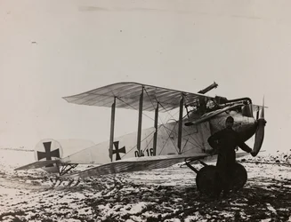 Album "Mitt världskrig - minnen av sydvästra fronten i Kärnten, Italien, Trentino-Alto Adige) 31/03/1915-12/11/ 1918 - Josef Zohles Wien ": Österrikiskt plan (s/v foto)