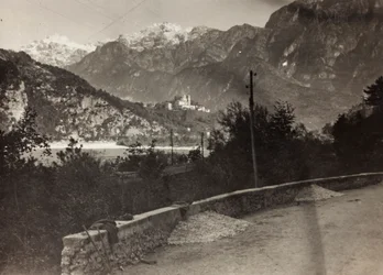 Album "Mitt världskrig - minnen av sydvästra fronten i Kärnten, Italien, Trentino-Alto Adige) 31/03/1915-12/11/ 1918 - Josef Zohles Wien ": krigszon (s/v foto)