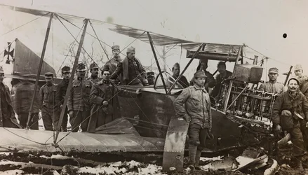 Album "Mitt världskrig - minnen av sydvästra fronten i Kärnten, Italien, Trentino-Alto Adige) 31/03/1915-12/11/ 1918 - Josef Zohles Vienna ": Österrikiska soldater med en mi
