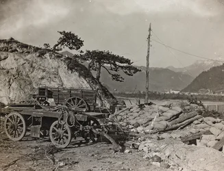 Album "Mitt världskrig - minnen från sydvästra fronten i Kärnten, Italien, Trentino-Alto Adige) 31/03/1915-12/11/ 1918 - Josef Zohles Vienna ": militär stridsvagn på Taglia