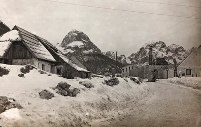 Album "Mitt världskrig - minnen av sydvästra fronten i Kärnten, Italien, Trentino-Alto Adige) 31/03/1915-12/11/ 1918 - Josef Zohles Wien ": utsikt över Cave del Predil (b/
