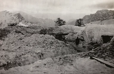 Album "Meine weltkriegs - Erinnerungen South-West Front (Kärnten, Italien, Sydtyrolen) (Mitt världskrig - minnen från sydvästra fronten i Kärnten, Italien, Trentino-Alto Adige) 31/03/1915-12/11/ 1918 - Josef Zohles Wien ": skyttegravar i snön i