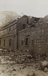 Album "Meine weltkriegs - Erinnerungen South-West Front (Kärnten, Italien, Sydtyrolen) (Mitt världskrig - minnen från sydvästra fronten i Kärnten, Italien, Trentino-Alto Adige) 31/03/1915-12/11/ 1918 - Josef Zohles Wien ": spillror från en fabrik (s/v sf