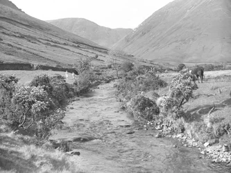 En bäck som rinner genom Wastwater-landskapet