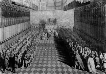 Prins William erbjuder sitt svärd till dekanus vid altaret, riddarna står under sina fanor, publicerad 1730, graverad av J. Pine