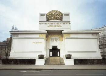 OLBRICH, Joseph Maria (1867-1908). Wiener-secessionens byggnad. 1898. ÖSTERRIKE. Wien. Fasaden. Wiener-secessionen. Arkitektur.