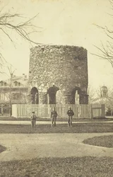 Namnlöst stentorn med pojkar, 1850-1880-tal.