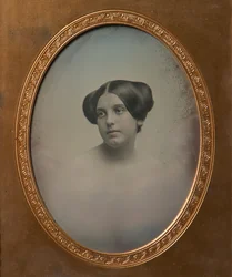 Ung kvinna med hår stylat i två bullar, 1850-talet. Skapare: Josiah Johnson Hawes, Albert Sands Southworth.