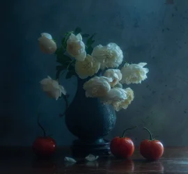 Eleganta rosor och tomater