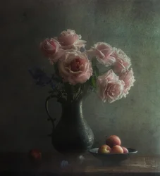 Stämningsfulla rosa rosor och persikor