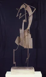 Kvinna som arrangerar sitt hår, 1929-30 (metall)