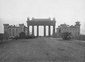 Moskvas triumfport i St. Petersburg, 1890-talet