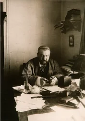 Författaren Alexander Ivanovich Kuprin (s/v foto)