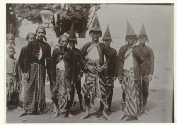 Javanesiska män i uniform