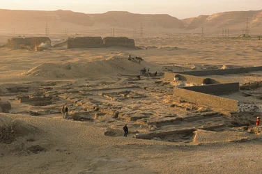 Abydos, översikt av 1:a dynastin, faraon Ahas ceremoniella inhägnad, ca 2950 f.Kr.,..., 2005 (foto)