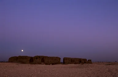 Fullmåne över Shunet i Khasekhemuy, Abydos, Egypten, 2005 (foto)