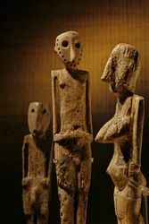 Elfenbensfigurer av flodhäst och elefant, 2 fot höga, från Beersheba-dalen, formade figurer...