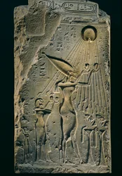 Relief av Akhenaton under Aten, balustrad, Amenhotep IV. Som farao är Akhenaten..., 2009 (foto)