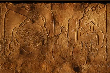 Tempel 19, tronbänk, Palenque, Mexiko, snidning av Akhal Mo Nab, 2005 (foto)