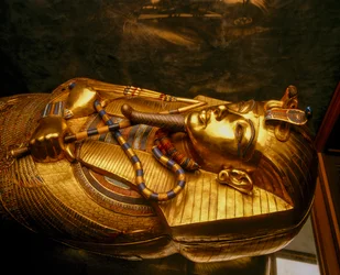 Konungarnas dal, gyllene kistan, Tutankhamun, som höll sin mumie, Egypten, 2009 (foto)