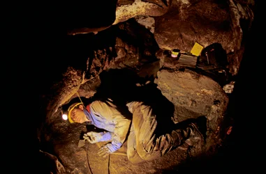 Vilka var de första amerikanerna, Timothy Heaton, utgrävning, grottan On your Knees Cave, Prince..., 2008 (foto)