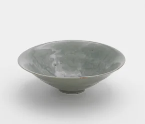 Skål med formgjuten pionvinscrolldesign, första halvan av 1100-talet (stengods med celadonglasyr)