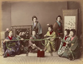(Konkonchiki) Japanska flickor spelar spel
