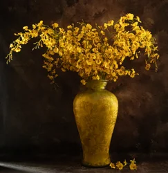 Guldblommor i vas