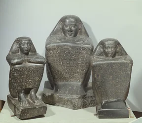 Blockstatyer av Akhamenru, Harwa och Amenemonet, 25-26:e dynastin (diorit)