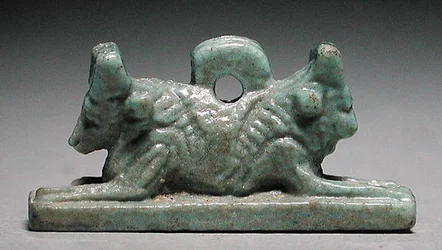 Amulett med tjurhövdad lejon, Saiteperiod, 715-656 f.Kr. (blågrön fajans)