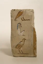 Relief med hieroglyfer, möjligen från Thebe, ca 600 f.Kr. (målad kalksten)