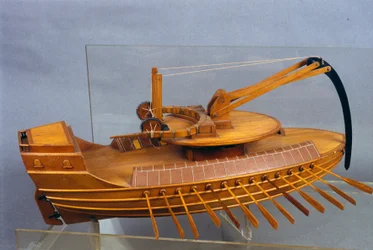 Skorpion, båt med ramm. Modell efter Leonardo da Vincis teckning. Vetenskaps- och teknologimuseet, Milano.