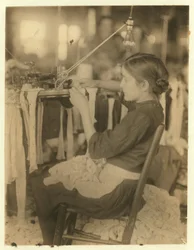 Cherokee Hosiery Mill, Rome, Georgia med vändare och slingrar i åldern 8 och 9, 1913