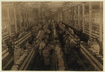 Barn som arbetar i spinningrummet på Magnolia Cotton Mills, Mississippi, 1911