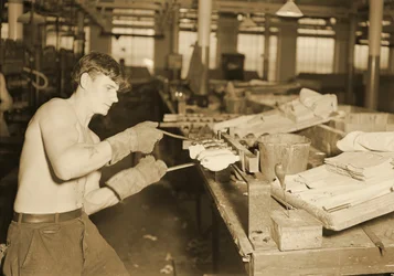 Fabriksarbetare vid Paragon Rubber Company, Massachusetts . 1936