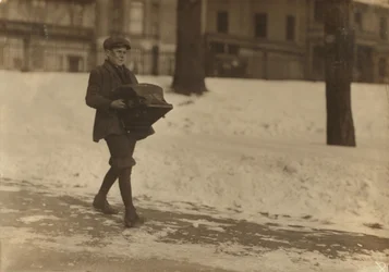 Louis A. Caulfield, 16 år, på Boston Common levererar en tung skrivmaskin cirka 12 mil till Model Typewriter Inspection Co. tjänade 6 USD i veckan, 1917