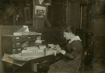 Malvina Amundsen, en 15-årig kontorsflicka på Eastern Talking Machine Co. på 177 Tremont Street i Boston, Massachusetts
