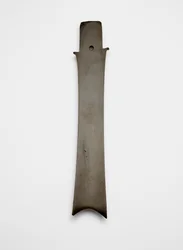 Gaffelblad (zhang 璋), ca 2000-1700 f.Kr. (jade, nefrit)