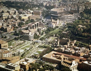 Colosseum eller Flavian Amphitheater, flygfoto, 70-80 e.Kr., Rom, Italien (foto)