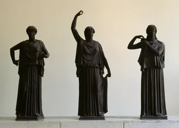 Dansare eller Hydrophorai (vattenbärare), grupp om fem bronsskulpturer från Villa of the Papyri, Herculaneum, Campania, Italien. romersk civilisation