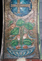 Blommor och fåglar, mosaik i den tidiga kristna kyrkan Panagia Ahiropiitos eller Panagia Acheiropoietos, även kallad Achiropita (som inte är skapad av mänsklig hand), Thessaloniki, Centrala Makedonien, Grekland, 500-talet (foto)