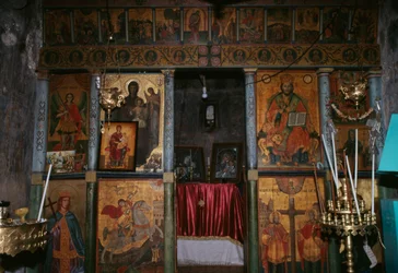 Ikonostas i kyrkan Agia Paraskevi, Anhisaraki, Kreta, Grekland (foto)