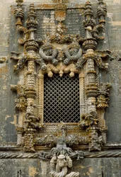 Manuelinskt fönster (portugisisk sengotik) i Kristusordens kloster (ursprungligen en tempelriddarfästning), Tomar