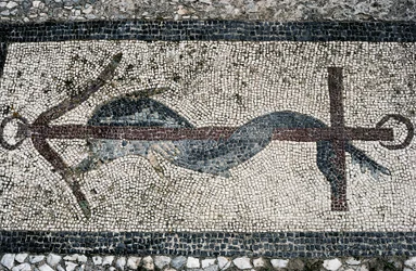 Mosaik som visar delfin och ankare, ön Delos (UNESCO:s världsarvslista