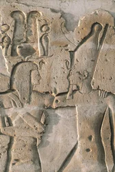 Relief vid portik