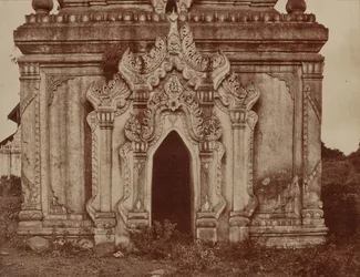 Tsagain Myo: Dörröppningen till en liten pagod