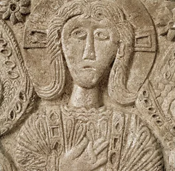 Medeltidens arkeologi (medeltiden). Barbarkonst i Lombardiet: detalj av Kristus, lågrelief av hertig Rachis altare. Skulptur, lombardisk konst, 737-744. Cividale del Friuli, Chretien Museum, katedralens skatt
