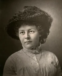 Adela Measor, irländsk skådespelerska, 1882