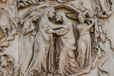 Maria på besök hos Elizabeth, detalj från Scener ur Kristi liv, Berättelser från Nya testamentet, basreliefer av Lorenzo Maitani (före 1275-1330), tredje pelaren, fasaden på Orvieto-katedralen, Umbrien, Italien