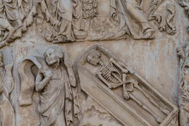 Profeten Hesekiel, detalj från Jesse-trädet och messianska profetior, Stories of Genesis, basreliefer av Lorenzo Maitani (före 1275-1330), andra pelaren, fasaden på Orvieto-katedralen, Umbrien, Italien